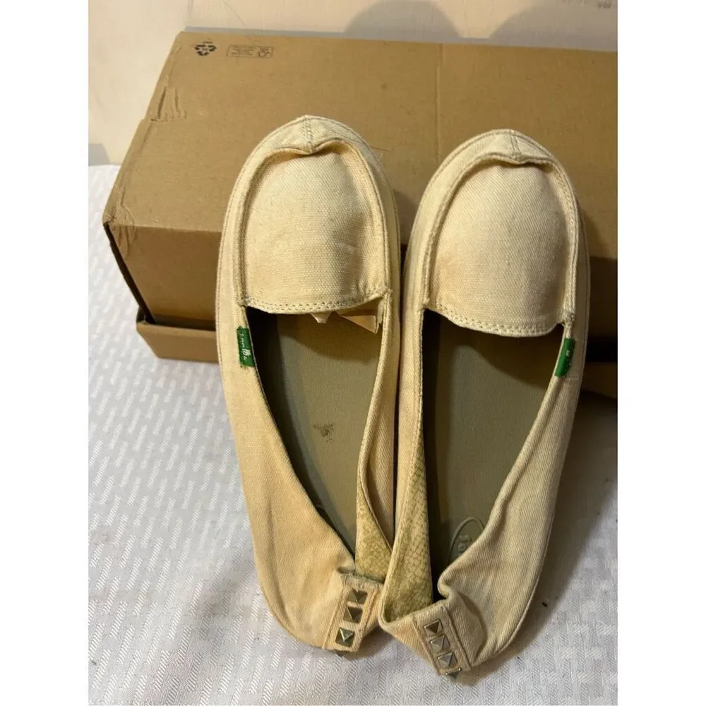 Sanuk women’s 9 loafers sidewalker shoes studs cream color - Picture 2 of 6